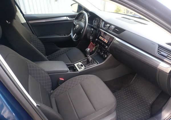 Skoda Superb cena 62900 przebieg: 161400, rok produkcji 2017 z Częstochowa małe 301
